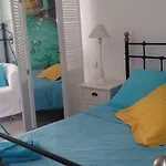 La Des Violettes Bed & Breakfast 4*