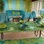 La Des Violettes Bed & Breakfast