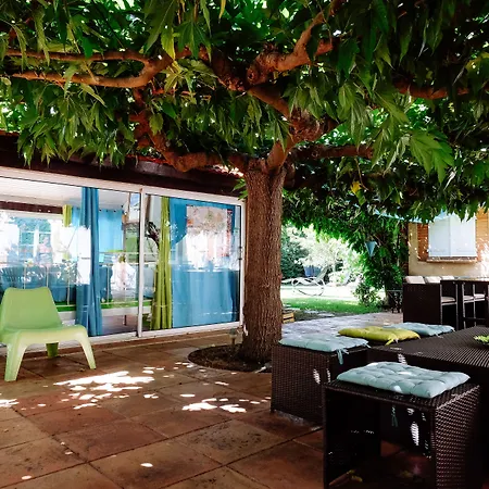 La Des Violettes Bed and Breakfast 4*