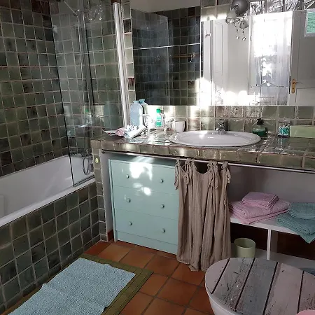 La Des Violettes Bed & Breakfast *