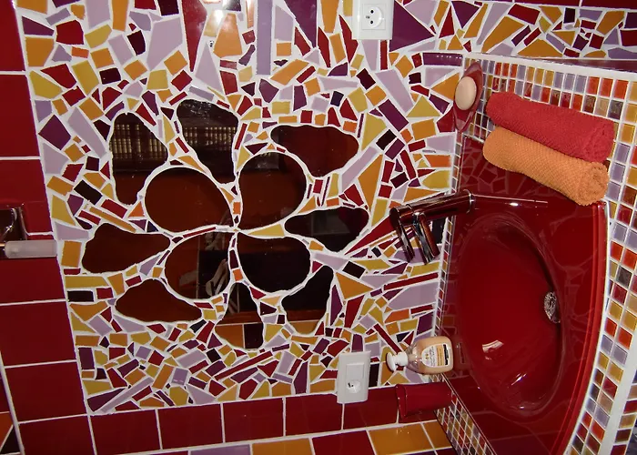 La Des Violettes לינה וארוחת בוקר 4*