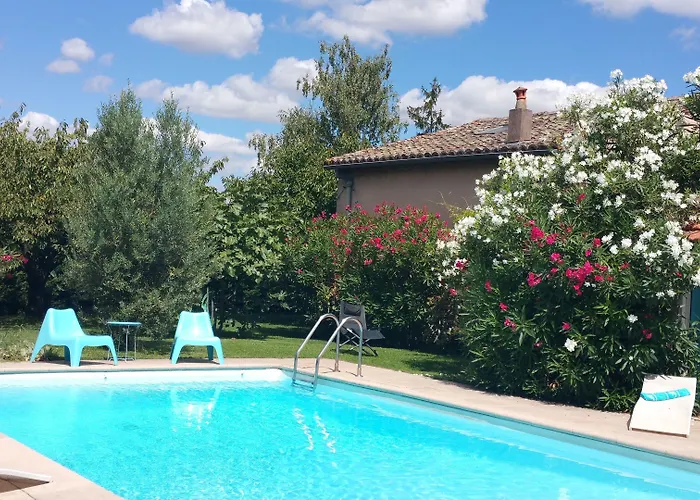 לינה וארוחת בוקר La Des Violettes 4*