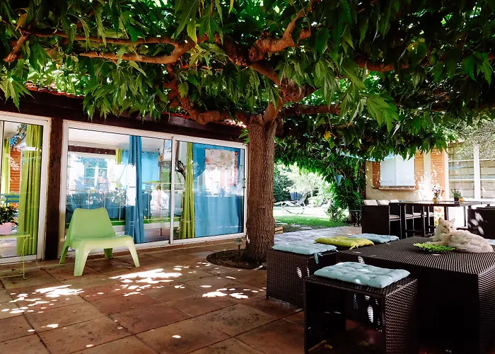 La Des Violettes לינה וארוחת בוקר 4*