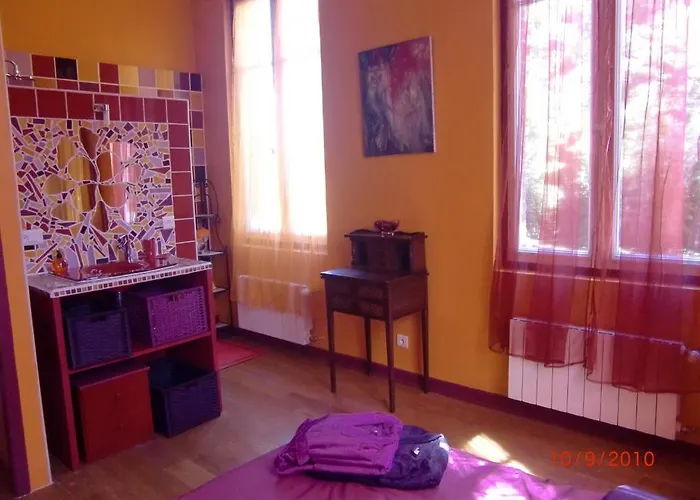 לינה וארוחת בוקר La Des Violettes טולוז