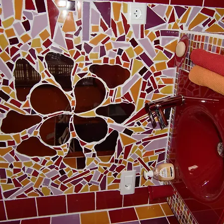 La Des Violettes Bed & Breakfast 4*